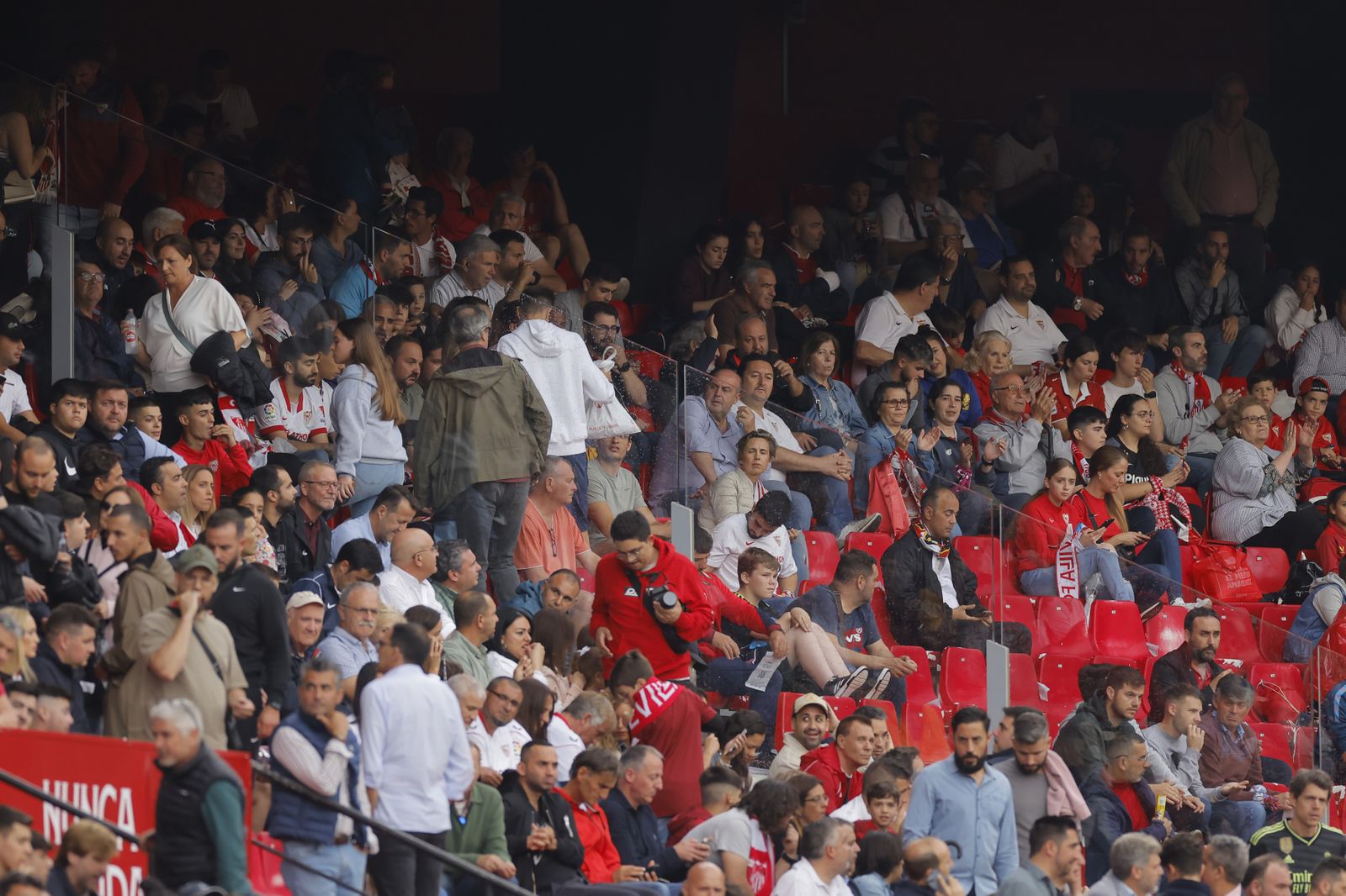 Búscate en las fotos del Sevilla-Madrid