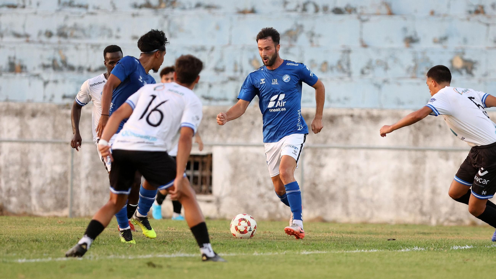 Imágenes del Trofeo de la Copa y la Venencia entre el Jerez Industrial y el Xerez DFC
