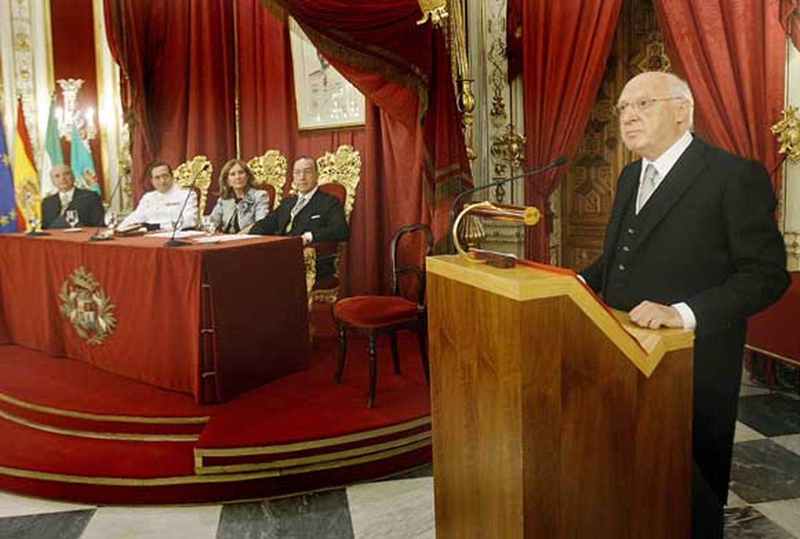 José Pedro Pérez-Llorca, en un momento de su discurso de ingreso en la Real Academia Hispano Americana

Foto: Joaquin Pino