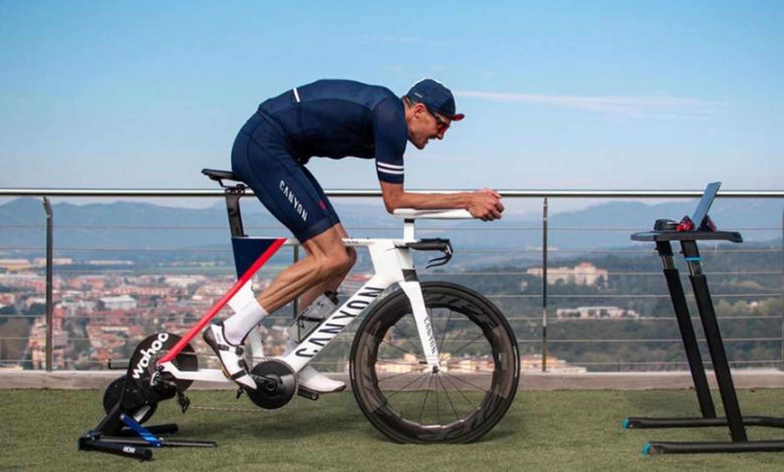 Jan Frodeno realizando su Ironman home edition