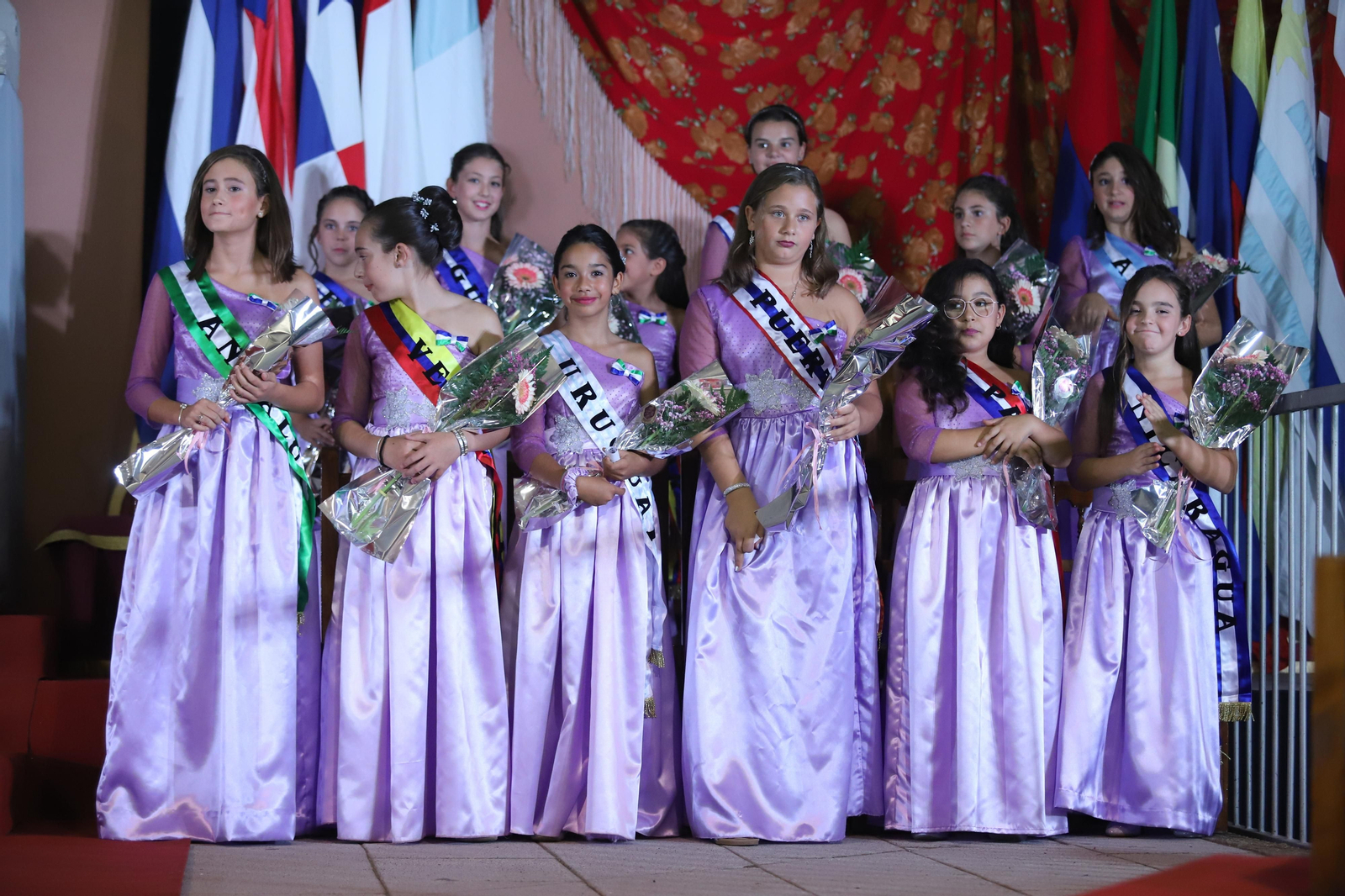 Imágenes de la coronación de la Reina de las fiestas del barrio de La Hispanidad