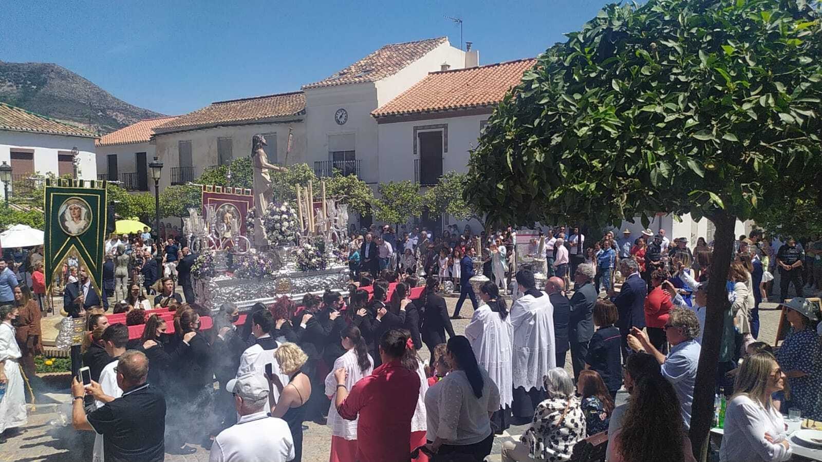 La marcha procesional del Santísimo Cristo Resucitado, en Benalmádena Pueblo.
