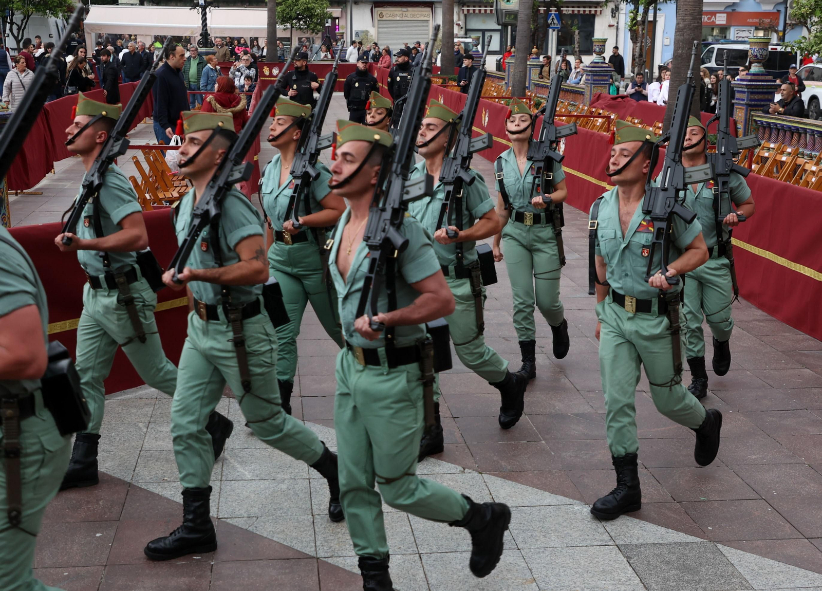 Fotos del Lunes Santo en Algeciras: Desfile de la Legión
