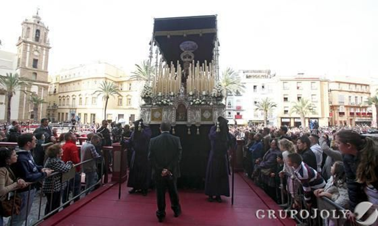 Venerable, Real, Militar y Nacional Cofradía del Santísimo Cristo de la Piedad y María Santísima de las Lágrimas.

Foto: Jesus Marin