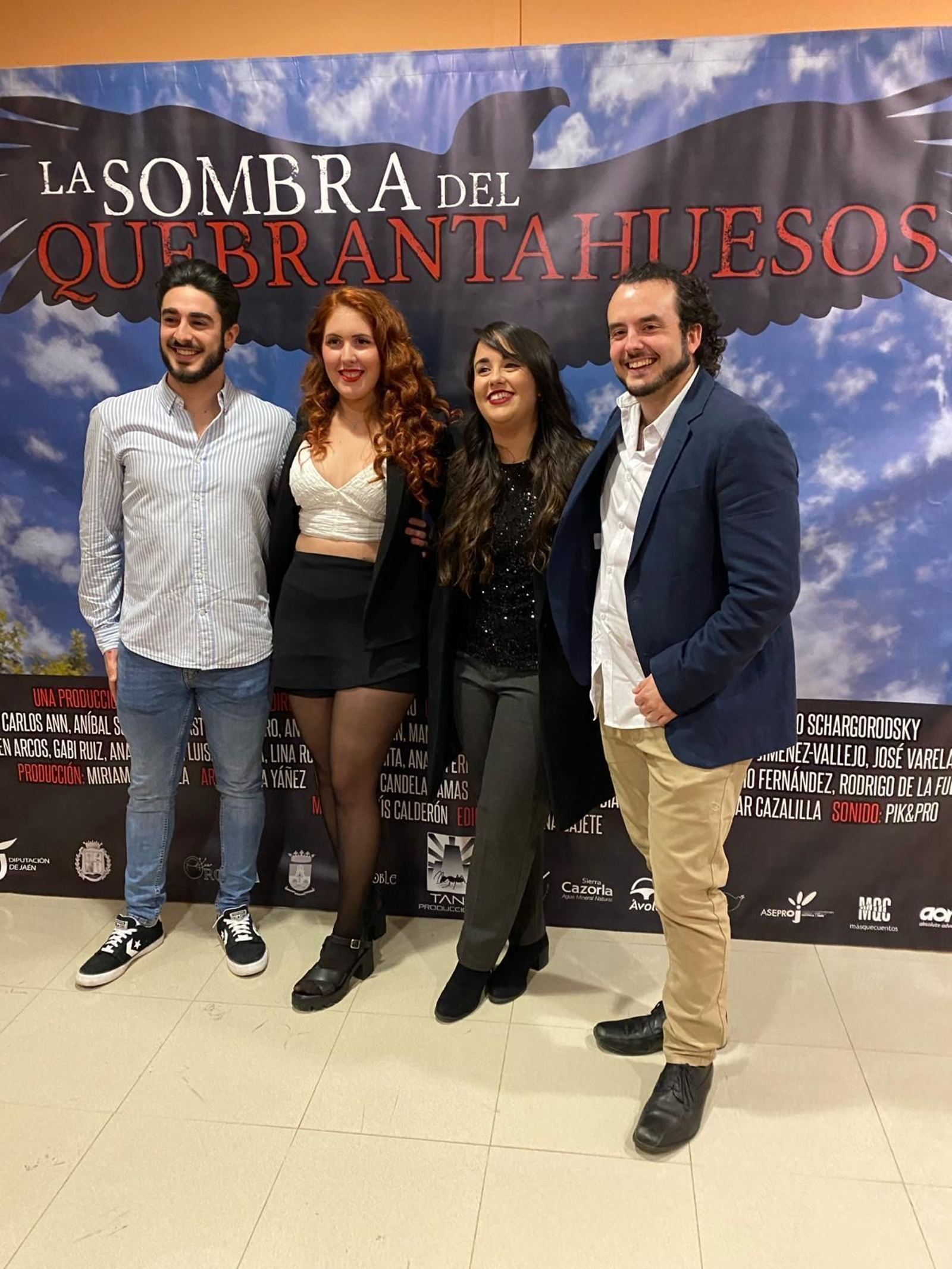 La alfombra roja del preestreno nacional, en Hornos, de la película "La sombra del quebrantahuesos"
