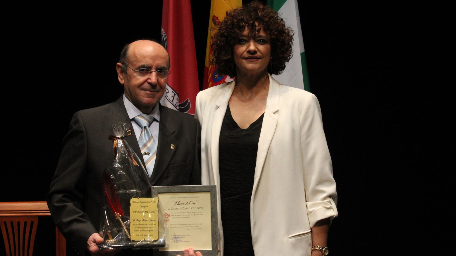 Diego Alonso Cánovas recibió la Pluma de Oro de Vera en 2019.