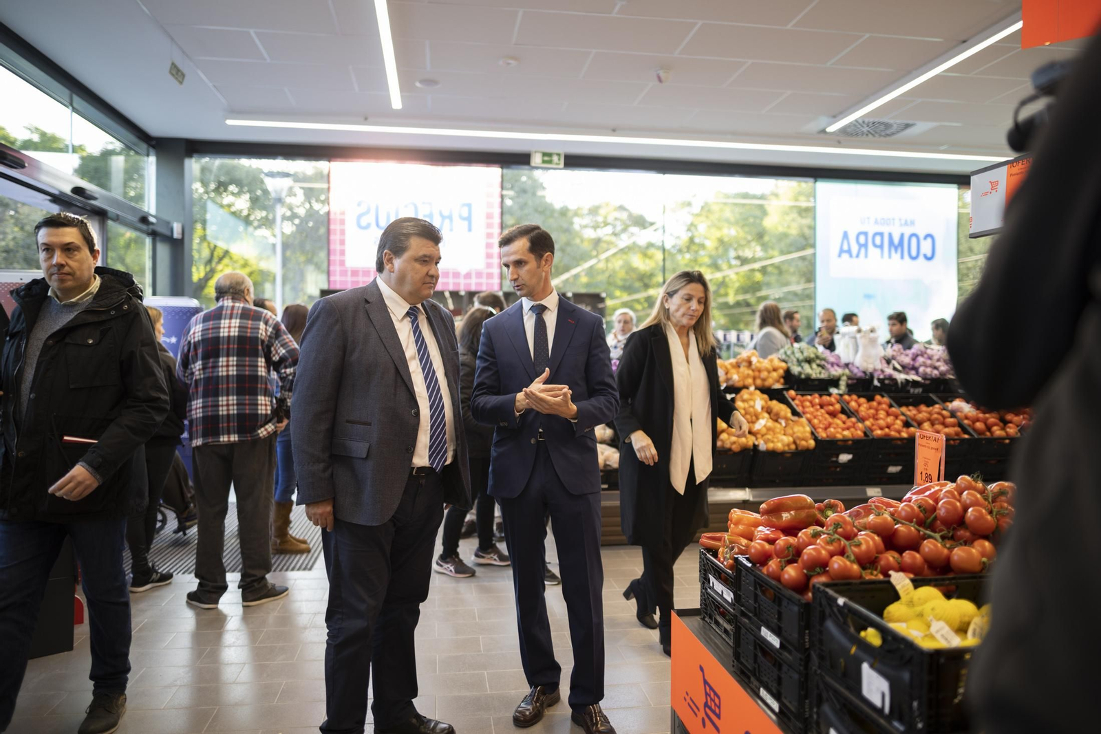 Imágenes de la inauguración del nuevo ALDI en la avenida de Andalucía