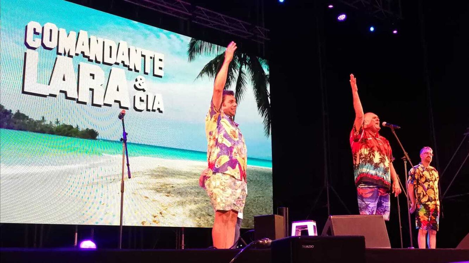 El Comandante Lara y sus compañeros, durante su actuación.