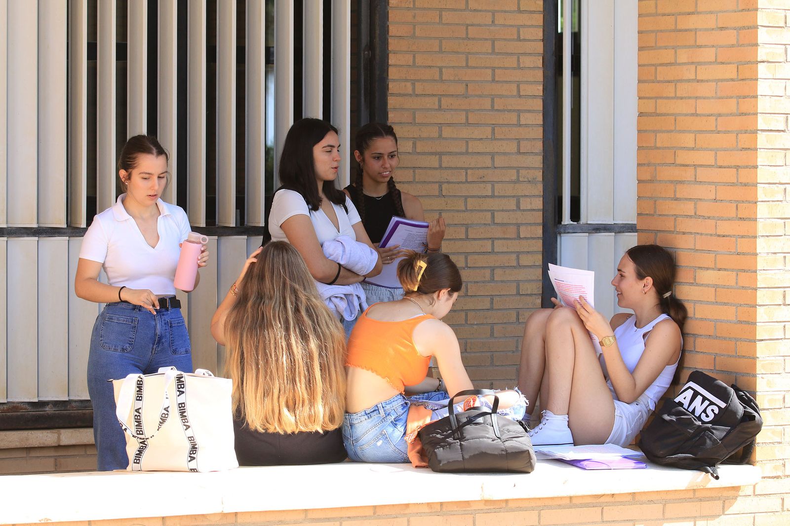 Cientos de estudiantes en las pruebas de acceso a la universidad