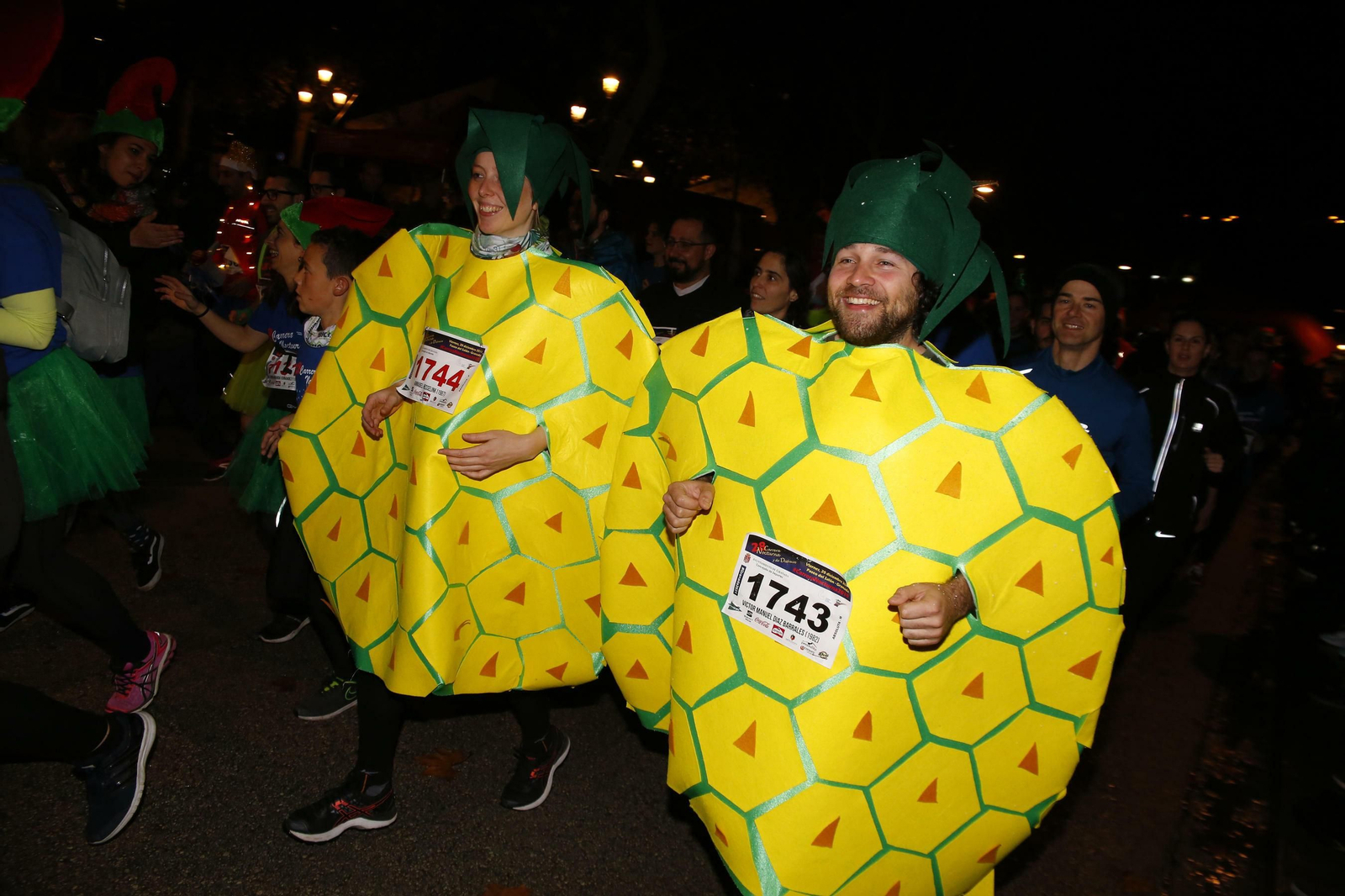 Las imágenes de los mejores disfraces en la Carrera de la Suerte de Granada