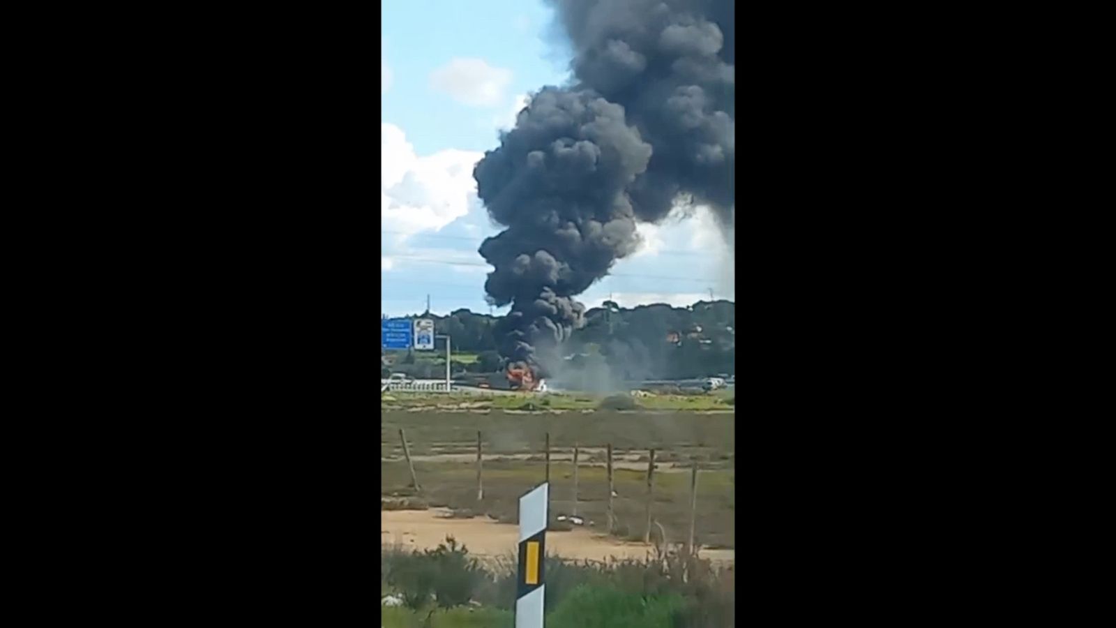 El incendio de un autobús en la A-4 a su paso por Puerto Real