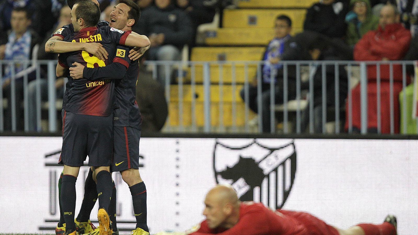 Las fotos de Andrés Iniesta en La Rosaleda con España y el Barcelona Las fotos de Andrés Iniesta en La Rosaleda con España y el Barcelona