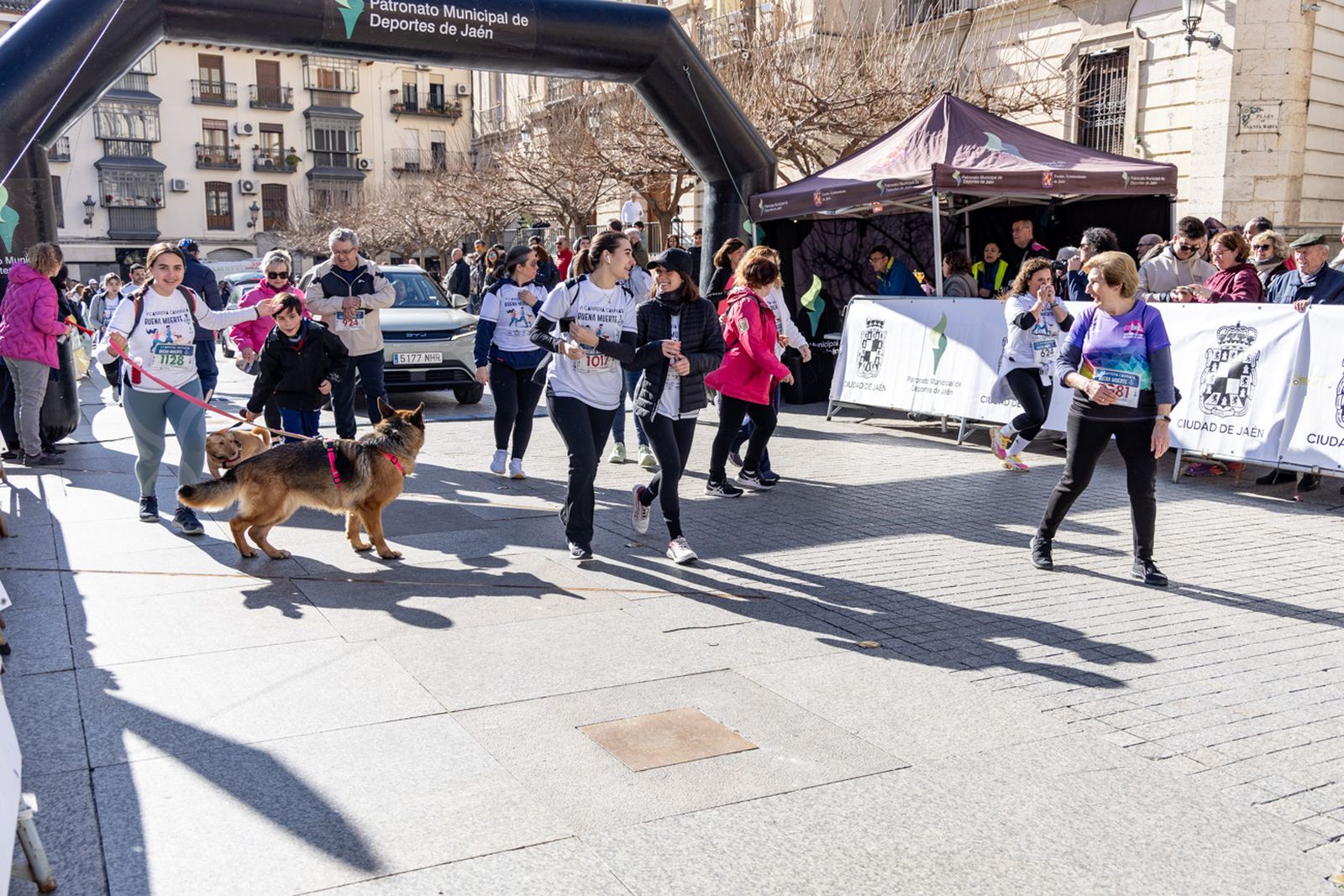 En imágenes: deporte y solidaridad se dan la mano en la VI Carrera-Caminata de la Hermandad de la Buena Muerte (1)