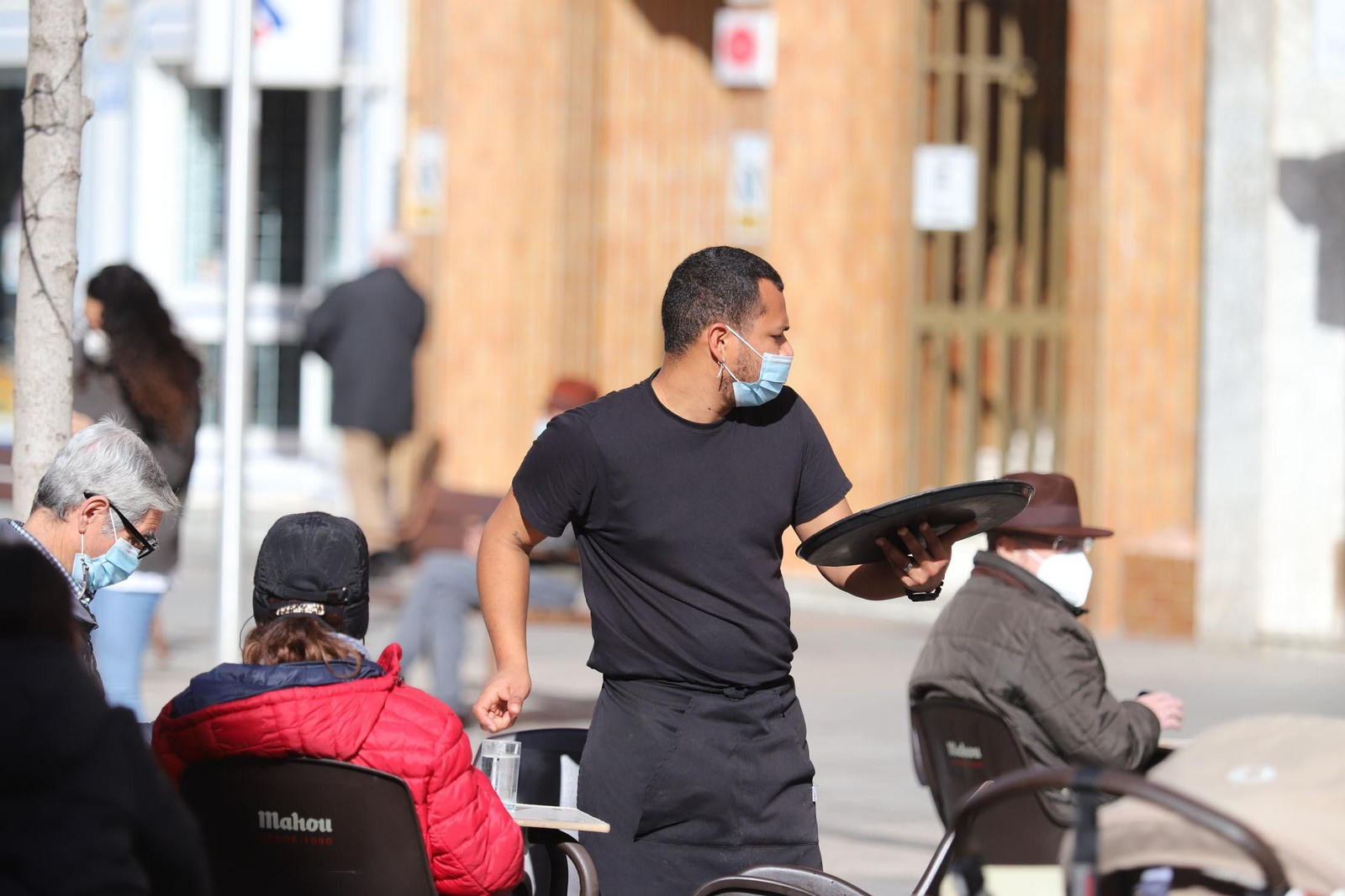 La Policía Local realizó controles en el Mercado del Carmen durante la mañana del sábado
