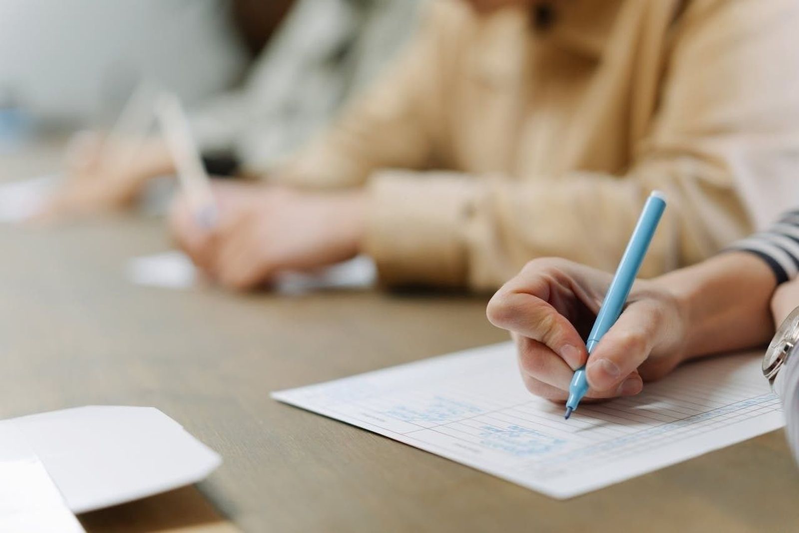 Esrtudiantes en clase.