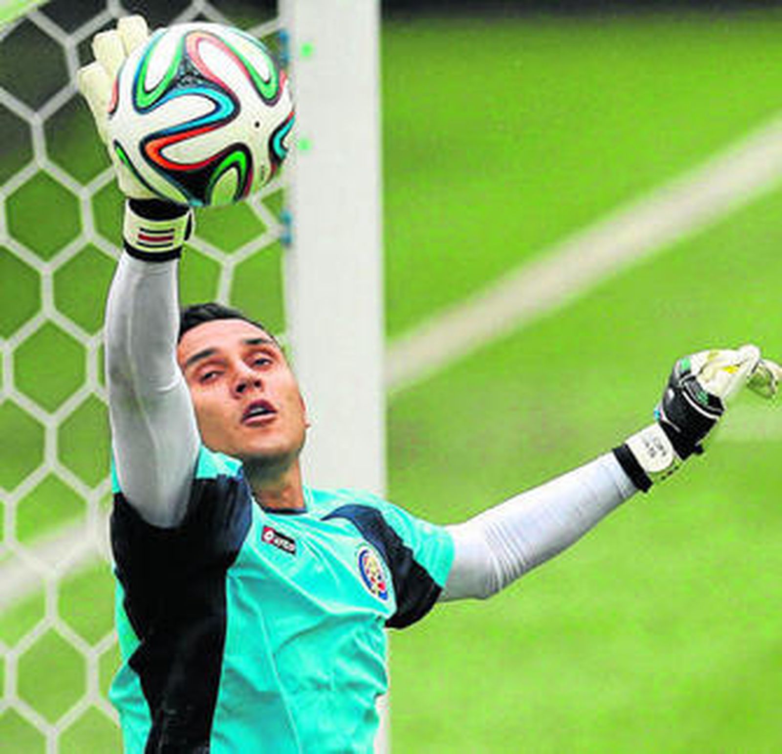 Keylor Navas, una de las grandes sensaciones del Mundial, se ejercita con Costa Rica.