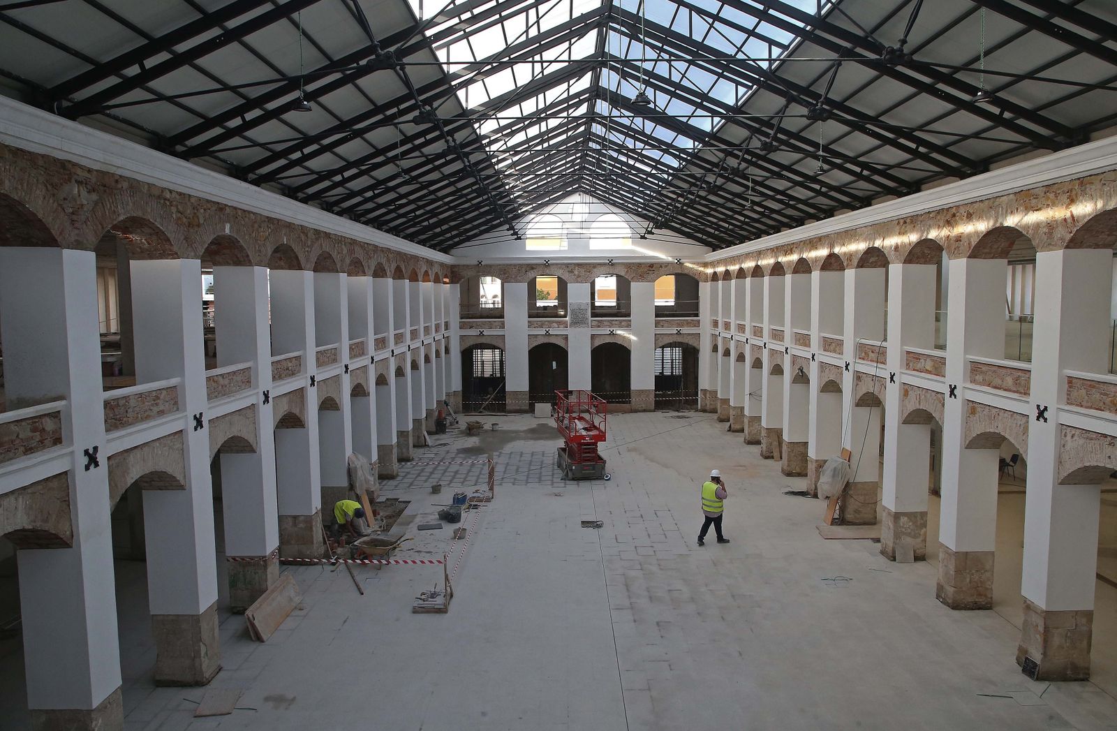 Recta final de las obras de rehabilitación del mercado de La Línea