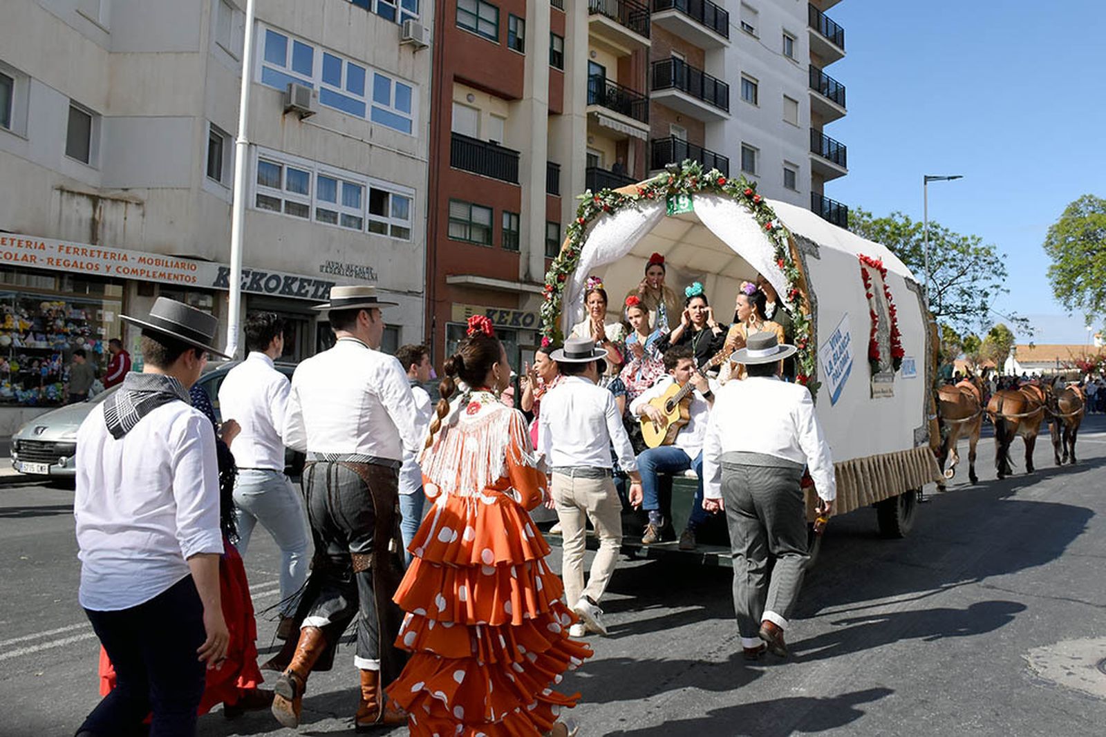 Imágenes de los carros de la Hermandad del Rocío de Huelva