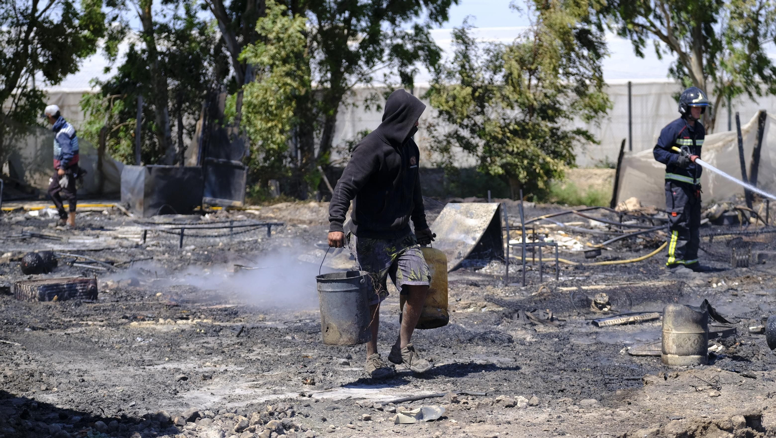 Fotogalería incendio asentamiento de chabolas en Atochares-Níjar (Almería)