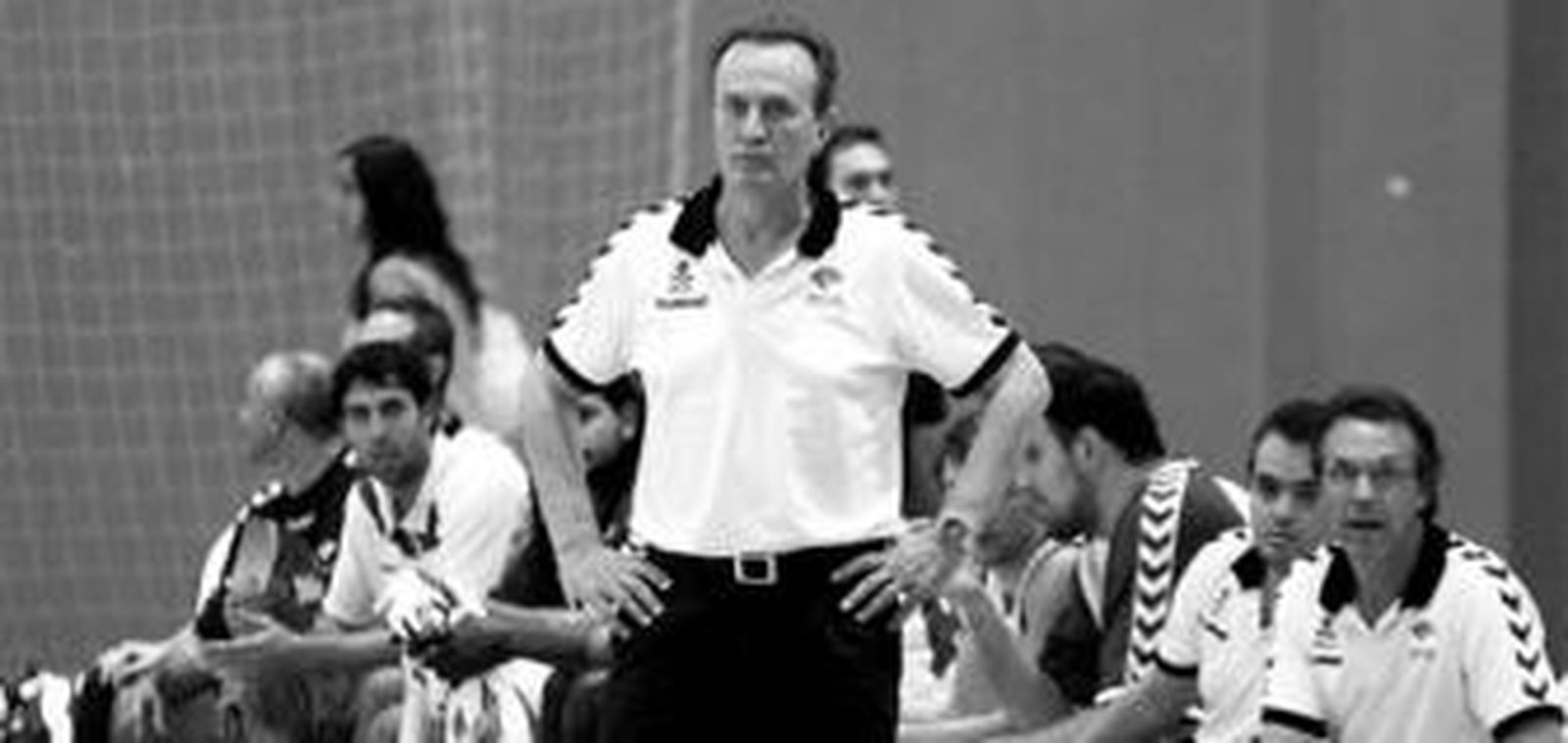 Aíto observa con atención una jugada del Unicaja-Granada del pasado viernes.