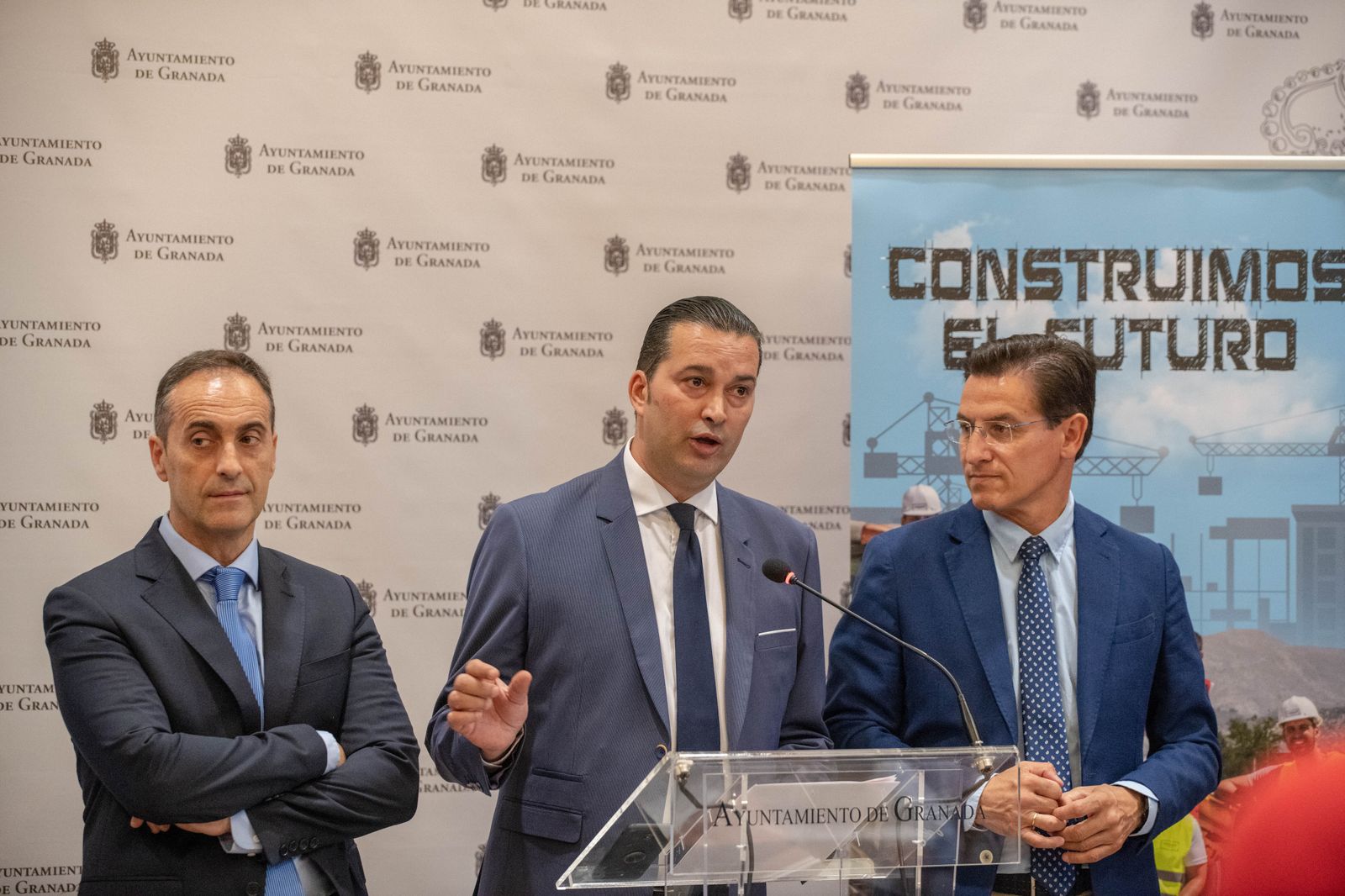 El presidente del Covirán presenta junto al alcalde de Granada la campaña de abonos de la temporada 2019/20