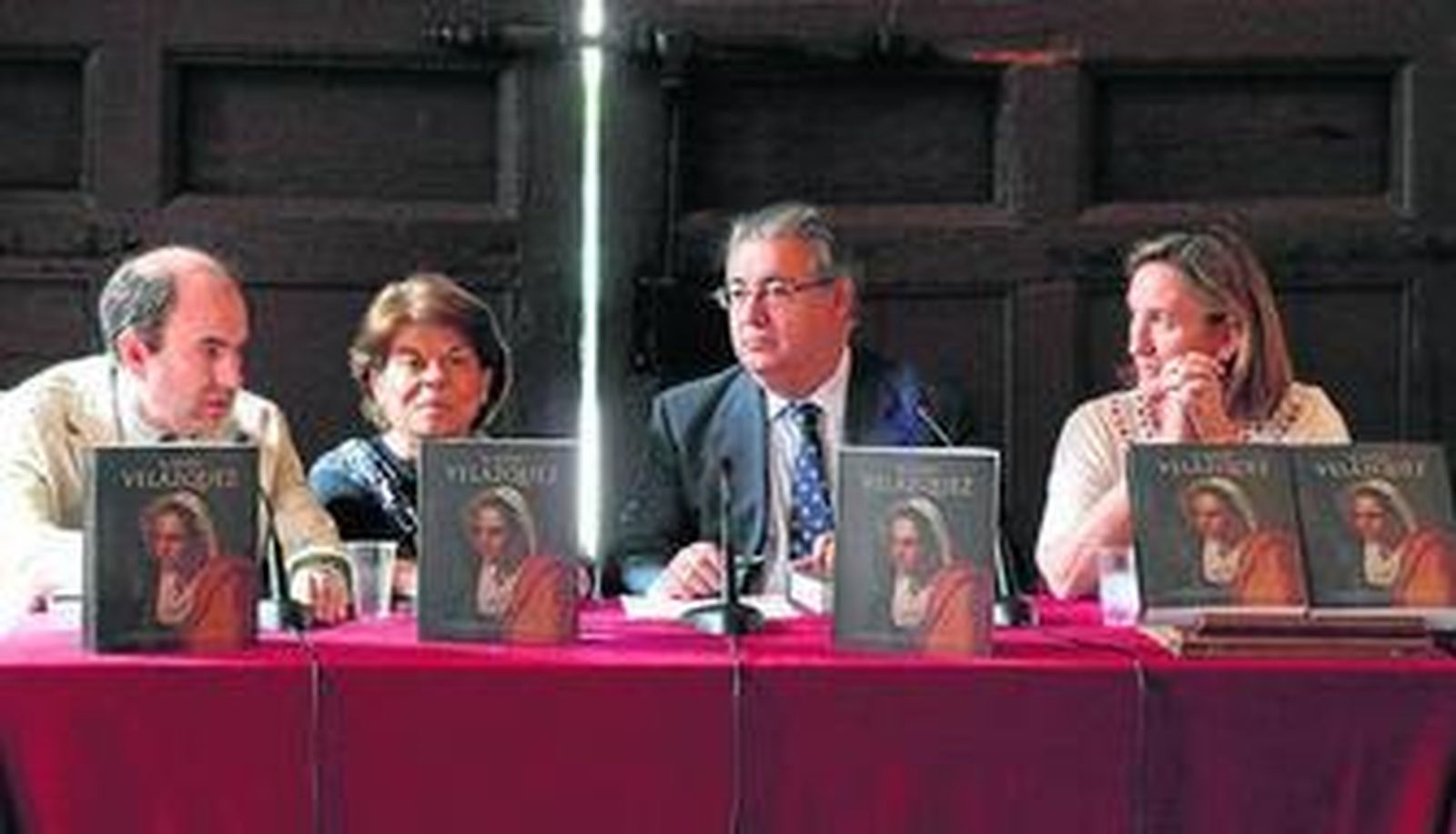 Benito Navarrete, Carmen Garrido, Juan Ignacio Zoido y María del Mar Sánchez Estrella, ayer en la Sala Apeadero.