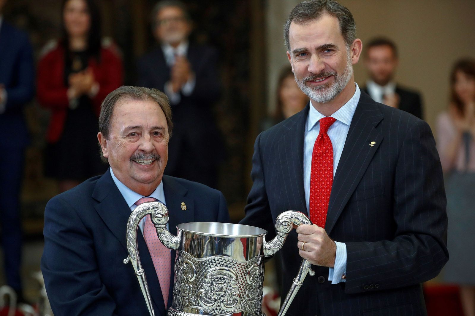 El ex entrenador de  balonmano Juan  de  Dios  Román  recoge el Premio Nacional Francisco Fernández Ochoa