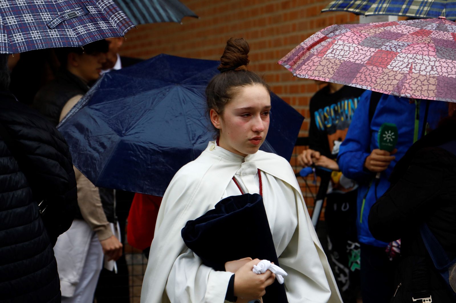La lluvia frustra la salida de la hermandad de la Estrella el Lunes Santo, en imágenes