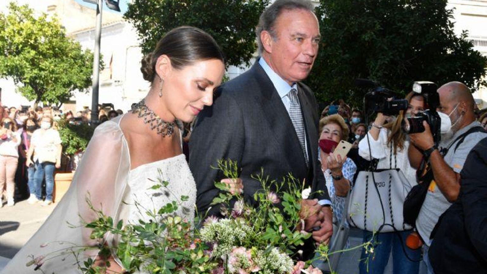 Claudia, con su padre y padrino, Bertín Osborne, el día de su enlace en Jerez.