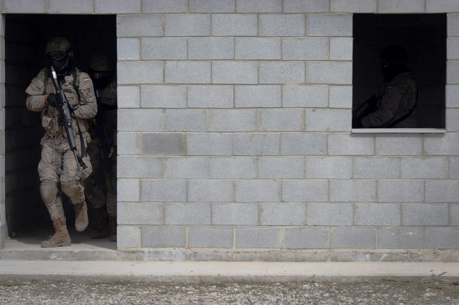 Así se instruyen los soldados ucranianos con la Infantería de Marina en Cádiz, en imágenes