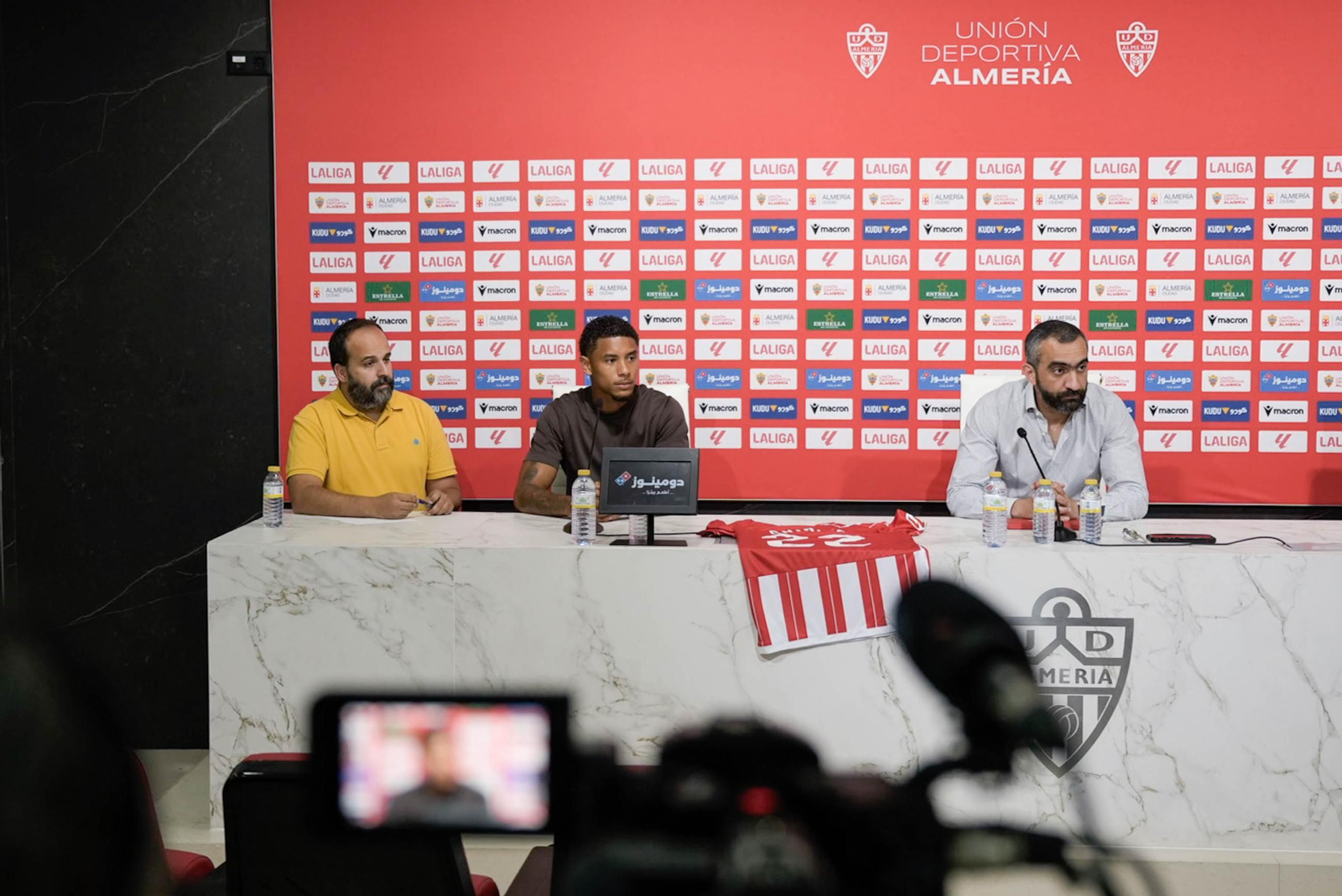Las imágenes de la presentación de Marcos Luna y a Chirino UDA en Almería