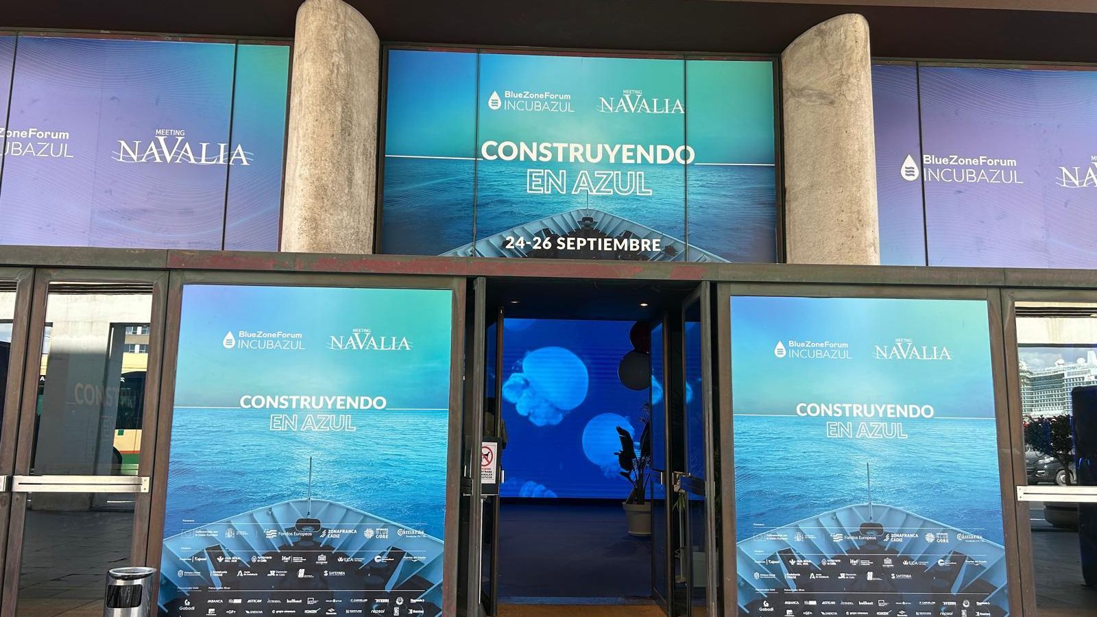 Puerta de acceso al Palacio de Congresos de Cádiz que acoge estas jornadas