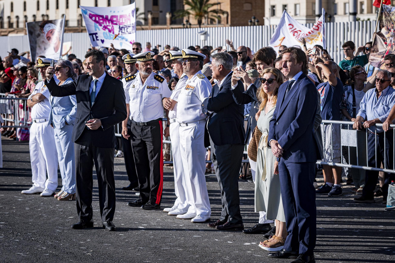 Las imágenes de la llegada del buque 'Juan Sebastián de Elcano' a Cádiz