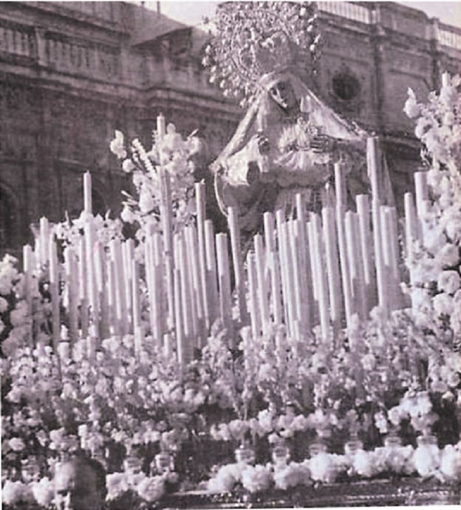 La Virgen del Rosario en la procesión de 1950.