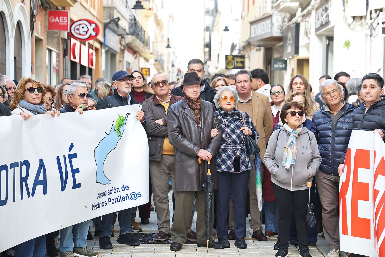 Fotografías de la manifestación en Huelva para exigir la regeneración de las playas