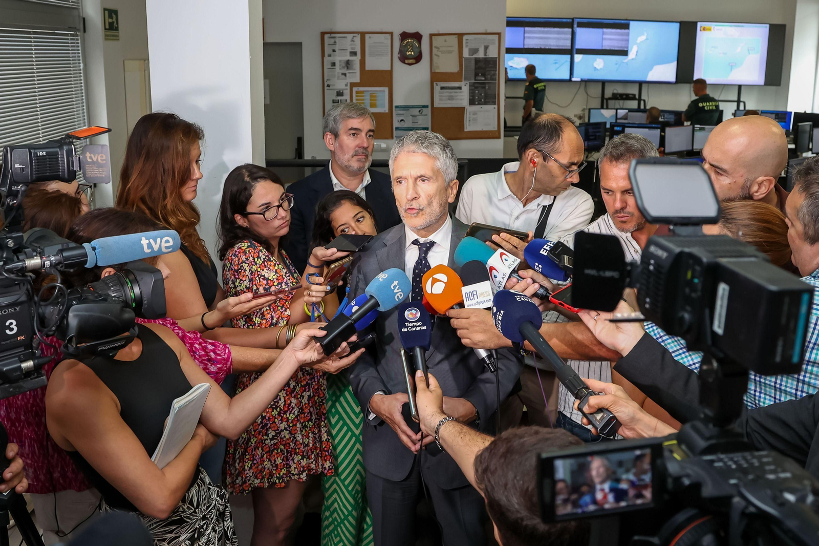 El ministro de Interior en funciones, Fernando Grande-Marlaska, atiende a medios tras una reunión de coordinación sobre la inmigración.