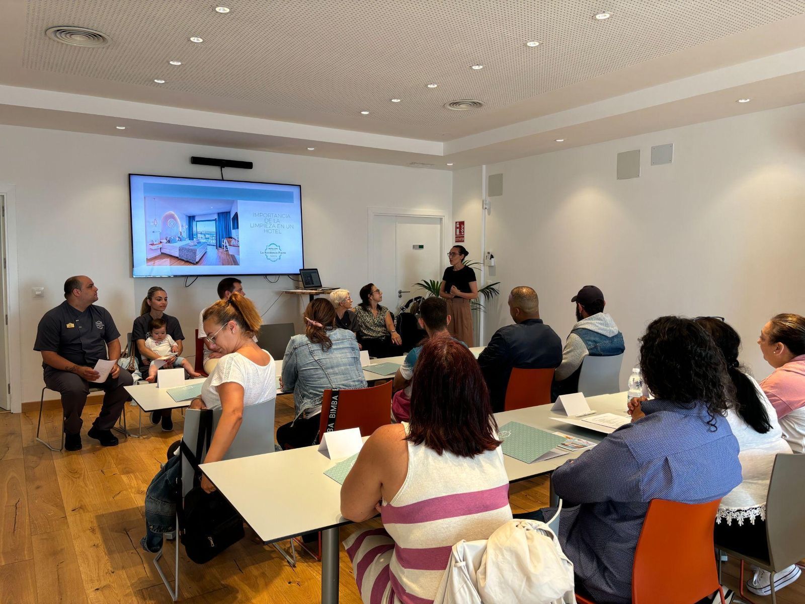 Grupo  durante la formación en la La Residencia Tarifa