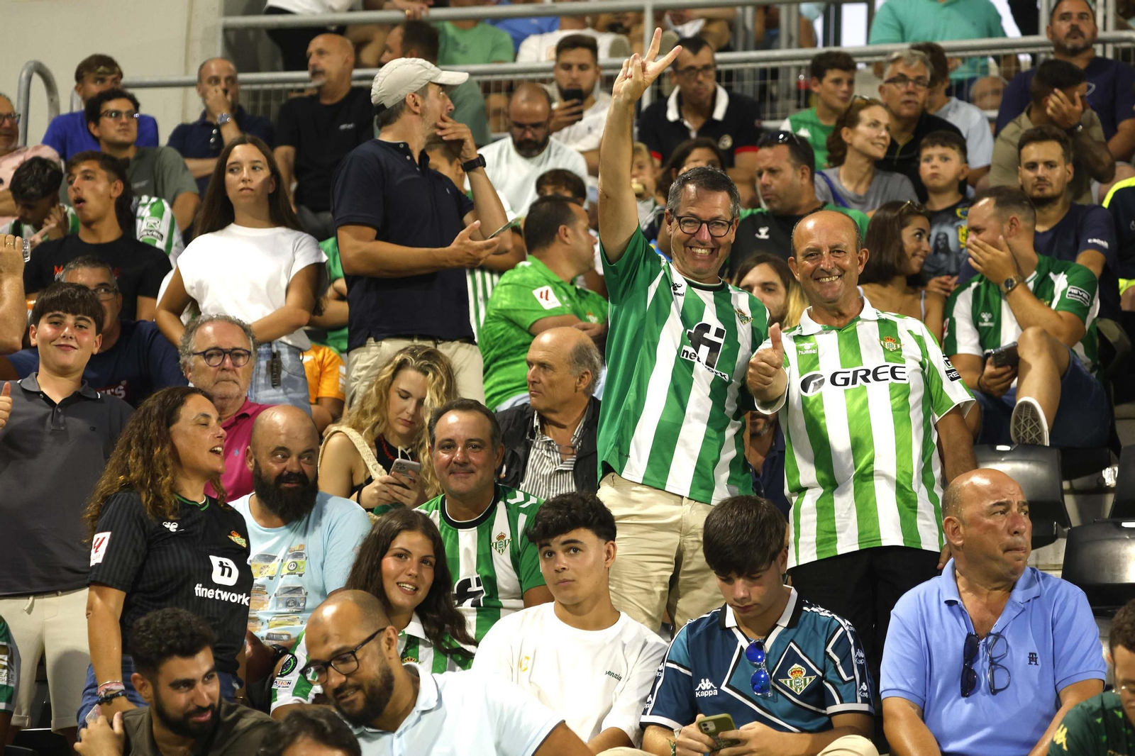 Las fotos del Betis-Como disputado en el Ciudad de La Línea (2-3)