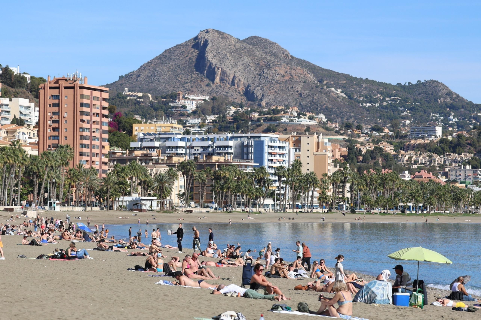 Enero y... día de playa en Málaga: la subida de las temperaturas deja estas imágenes Enero y... día de playa en Málaga: la subida de las temperaturas deja estas imágenes