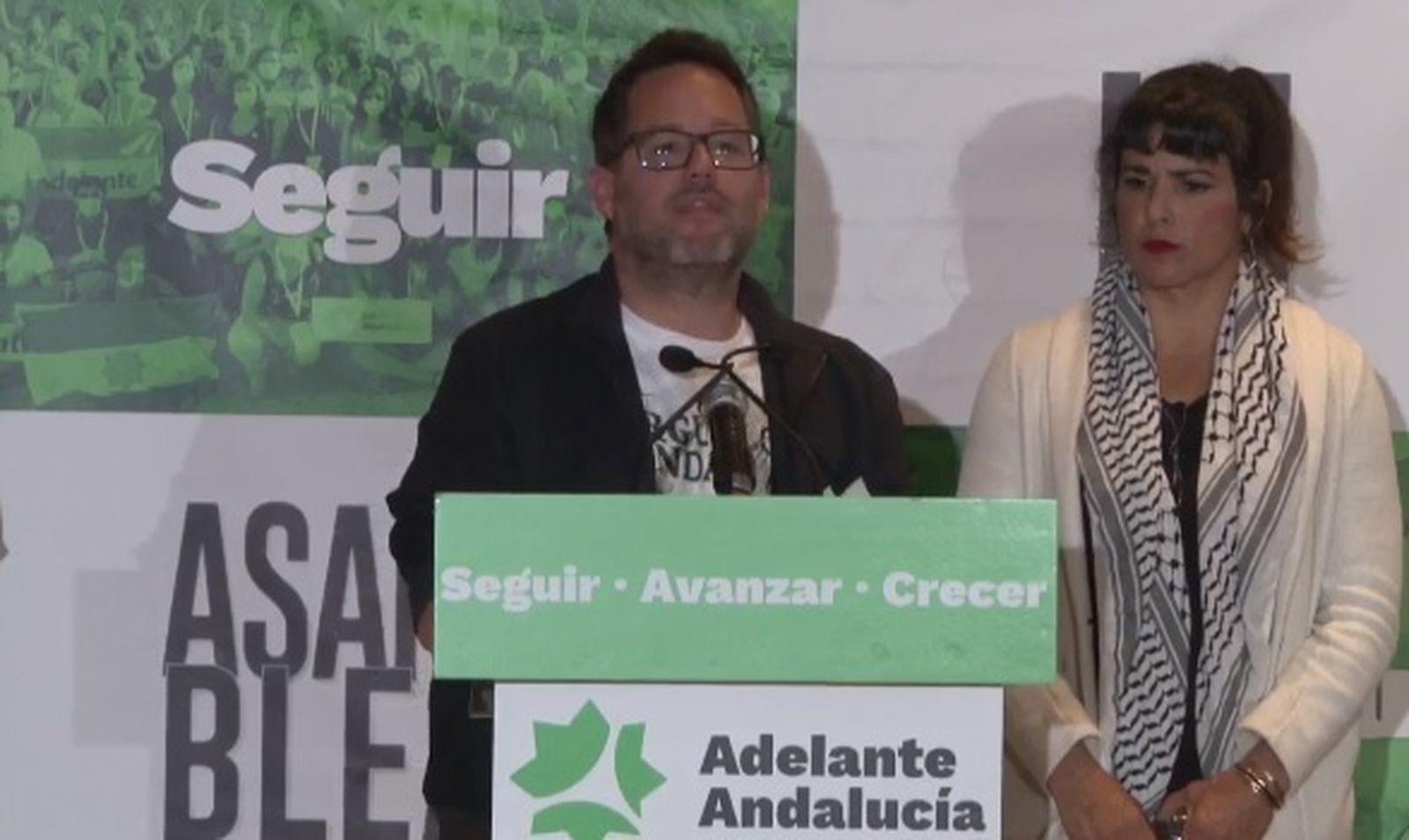 José Ignacio García interviene en Jerez, acompañado por Teresa Rodríguez.