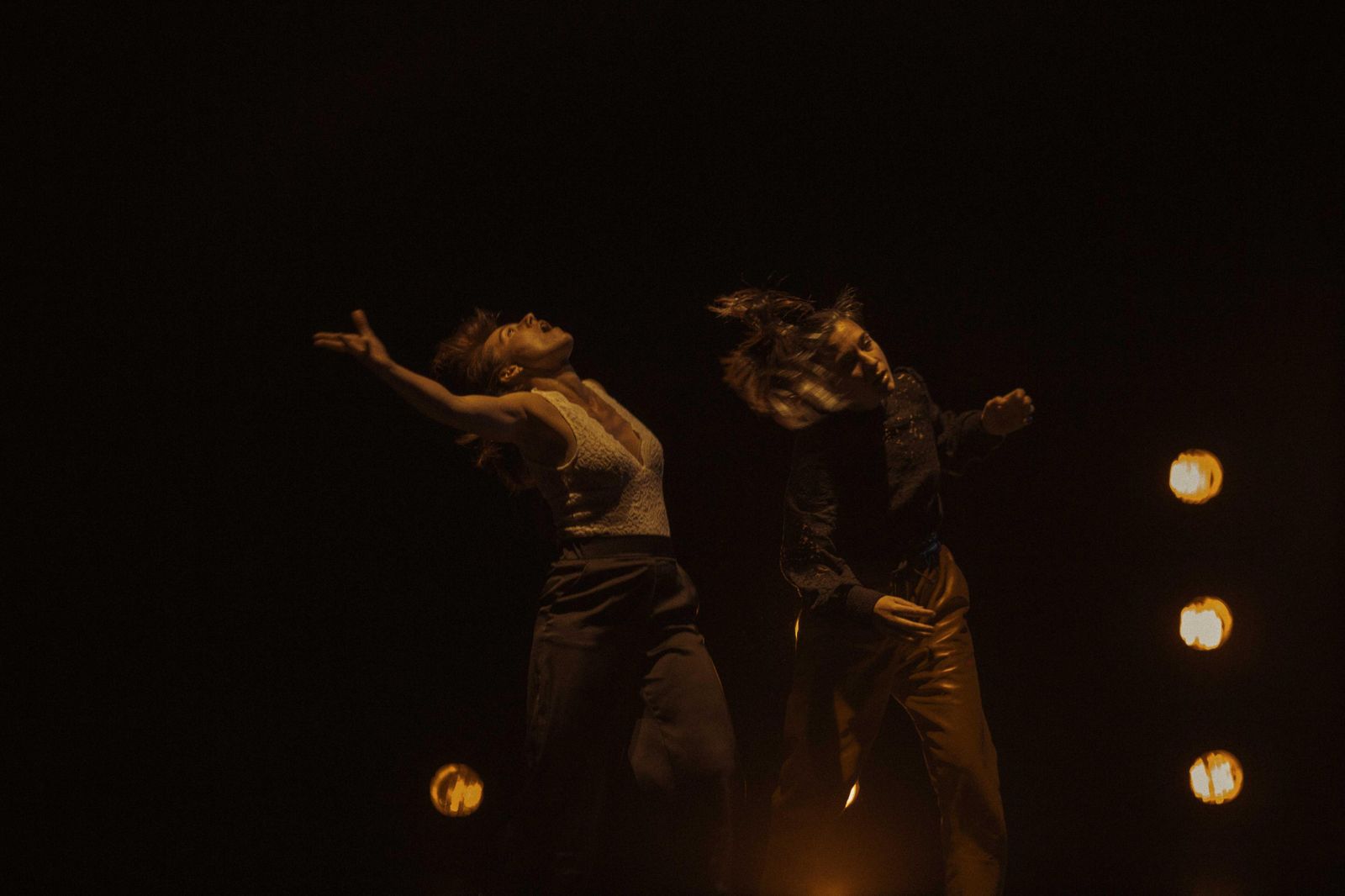 Elena Esparcia y Alessandra García, en 'Las palabras de la carne'.