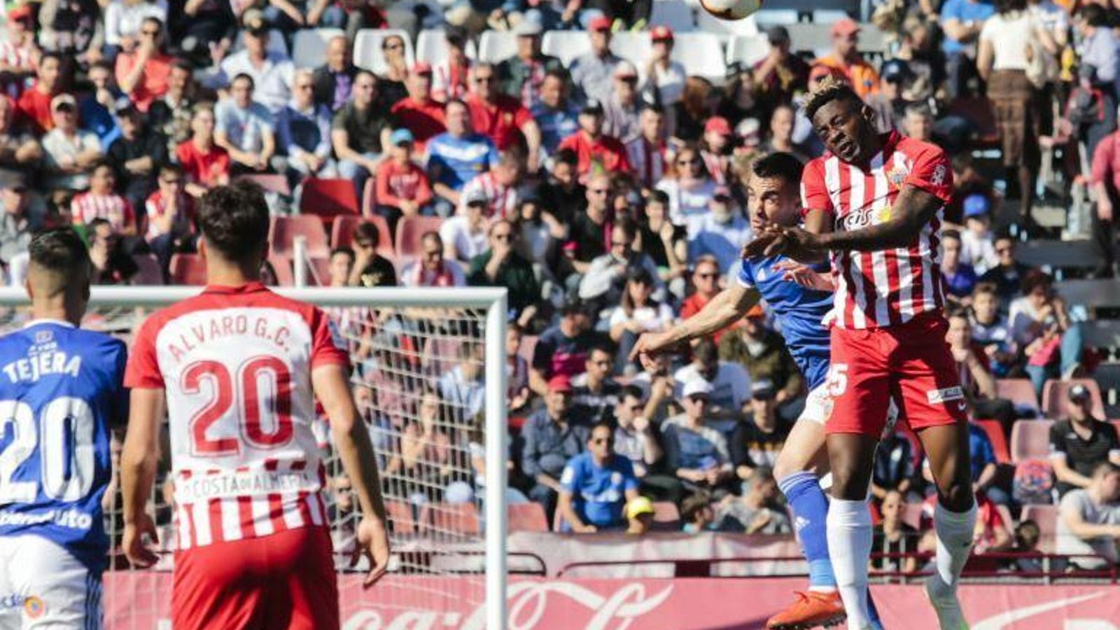 Eteki gana por alto.