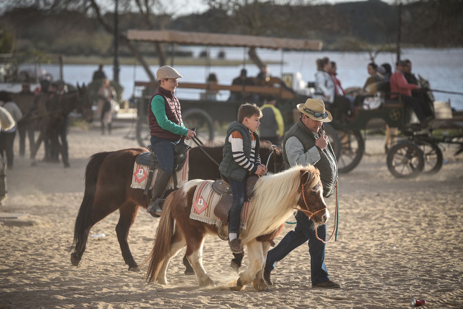 Imágenes del ambiente en la Aldea de El Rocío el domingo 26 de febrero