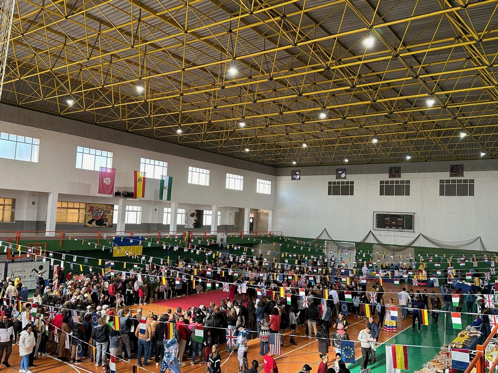 El Pabellón Municipal de Deportes se llenó de representantes de una veintena de países.