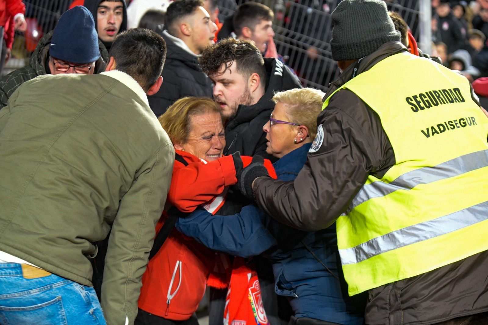 Las imágenes de la caída de la valla en el Granada CF - Málaga CF