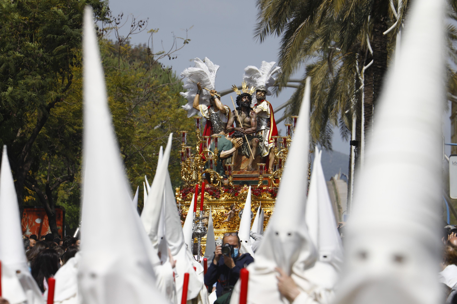 Lunes Santo en Córdoba: La procesión de la Merced, en imágenes