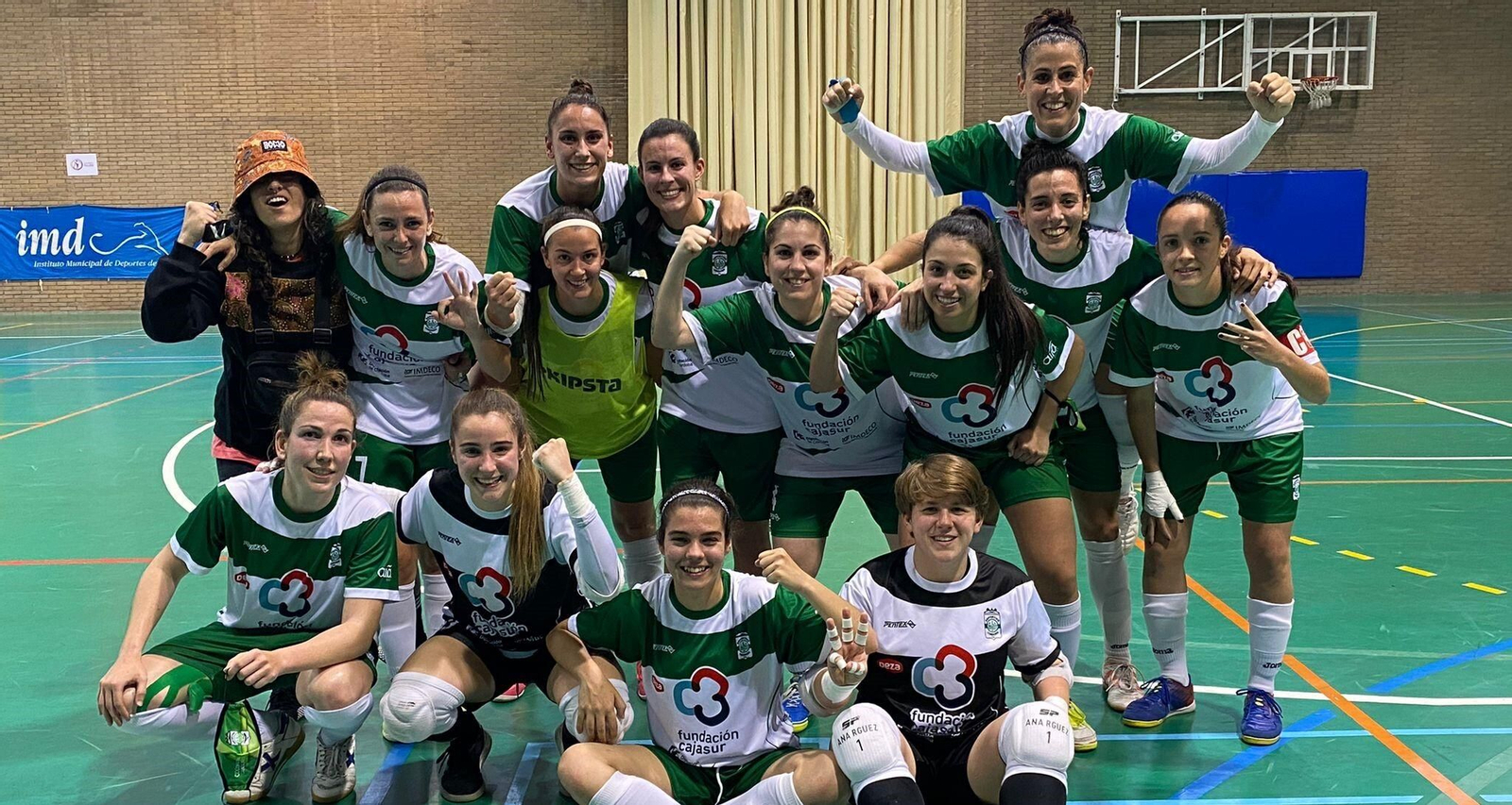 Las jugadoras del Deportivo Córdoba celebran su triunfo en El Ejido. Las jugadoras del Deportivo Córdoba celebran su triunfo en El Ejido.
