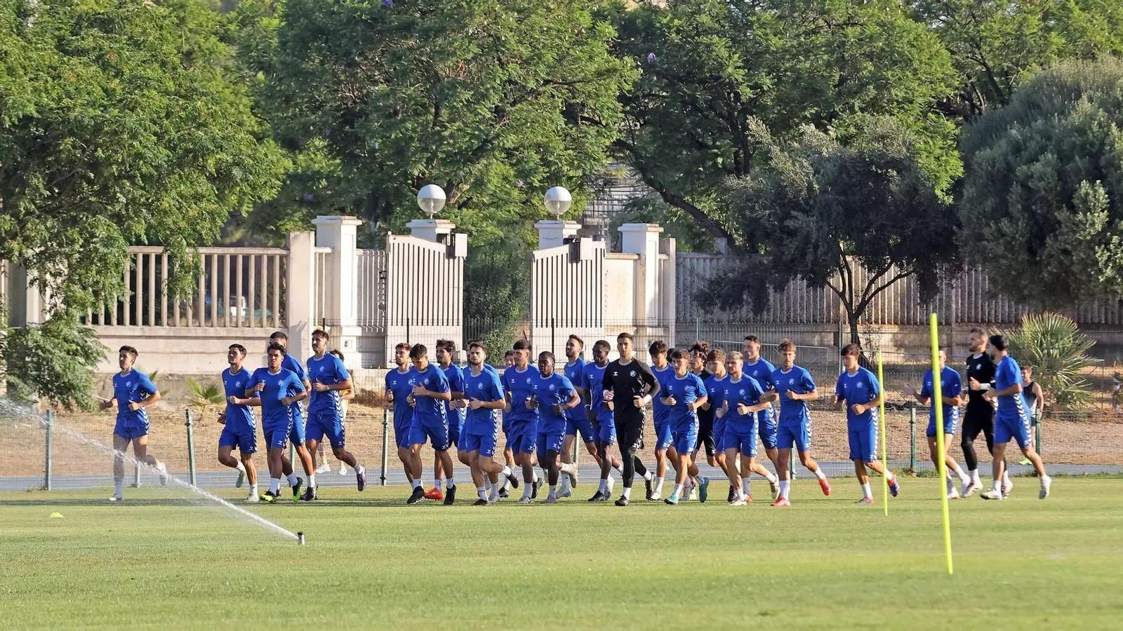 Los jugadores del Xerez DFC han entrenado este martes en el Pepe Ravelo. Los jugadores del Xerez DFC han entrenado este martes en el Pepe Ravelo.