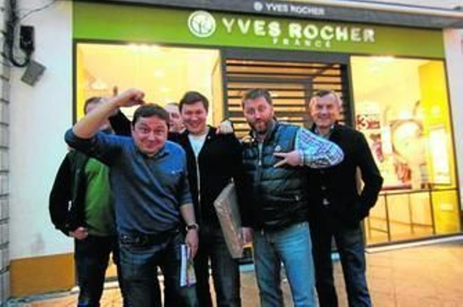 De Sevilla la 'roja' a la rojiblanca