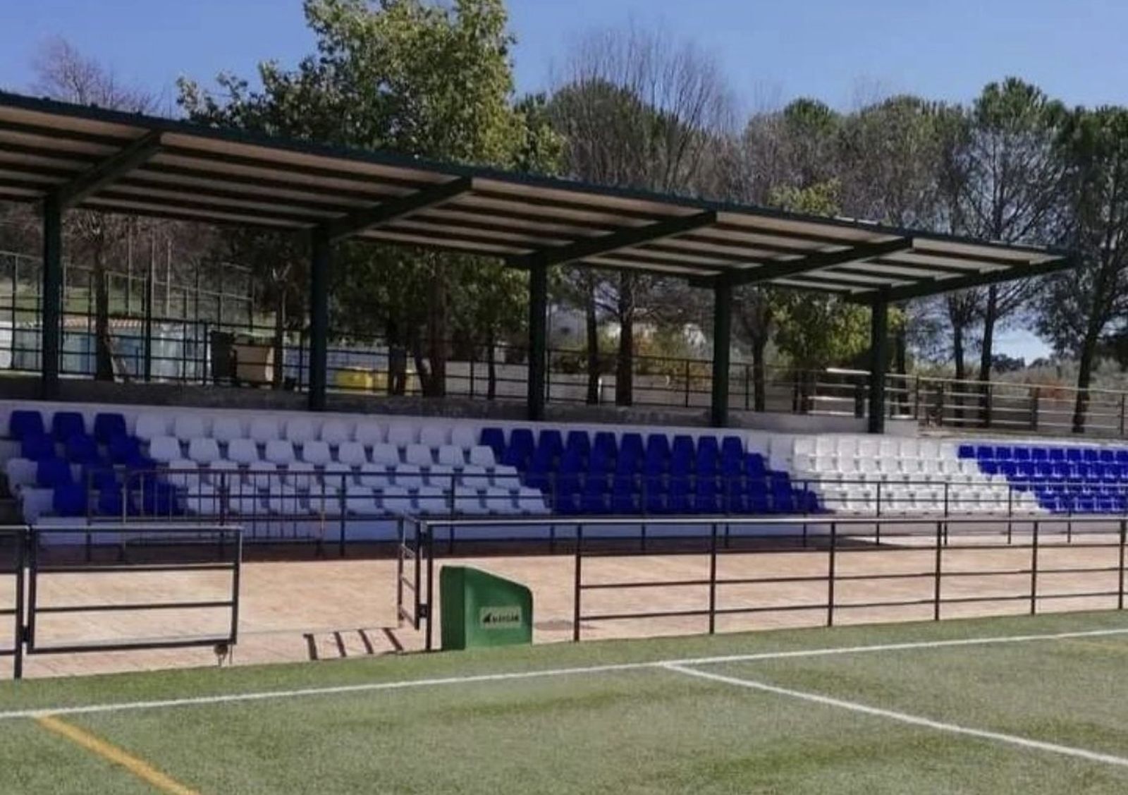 Estadio Municipal Los Pinos de Constantina.